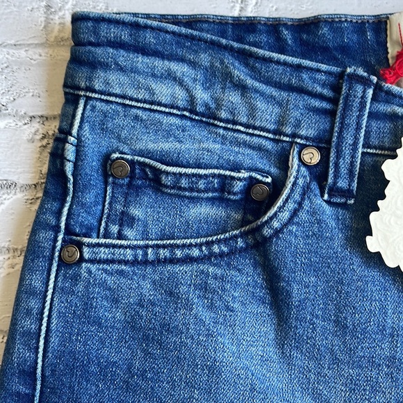 LOVE & NOSTALGIA | Basic denim jean shorts - Picture 3 of 7